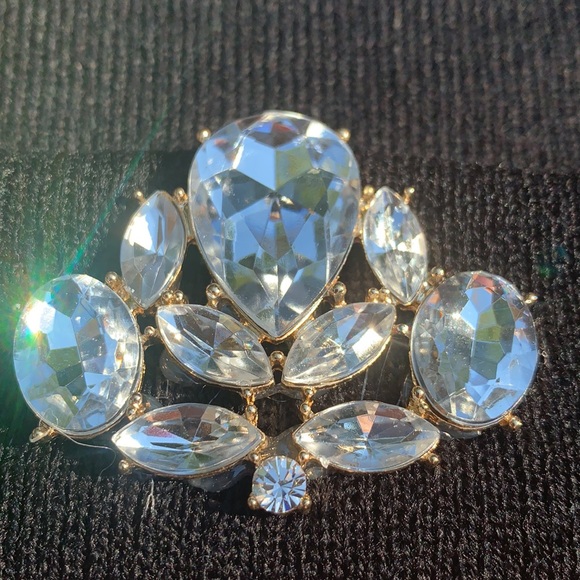 New Women’s Black Gemmed Beanie - Picture 3 of 7